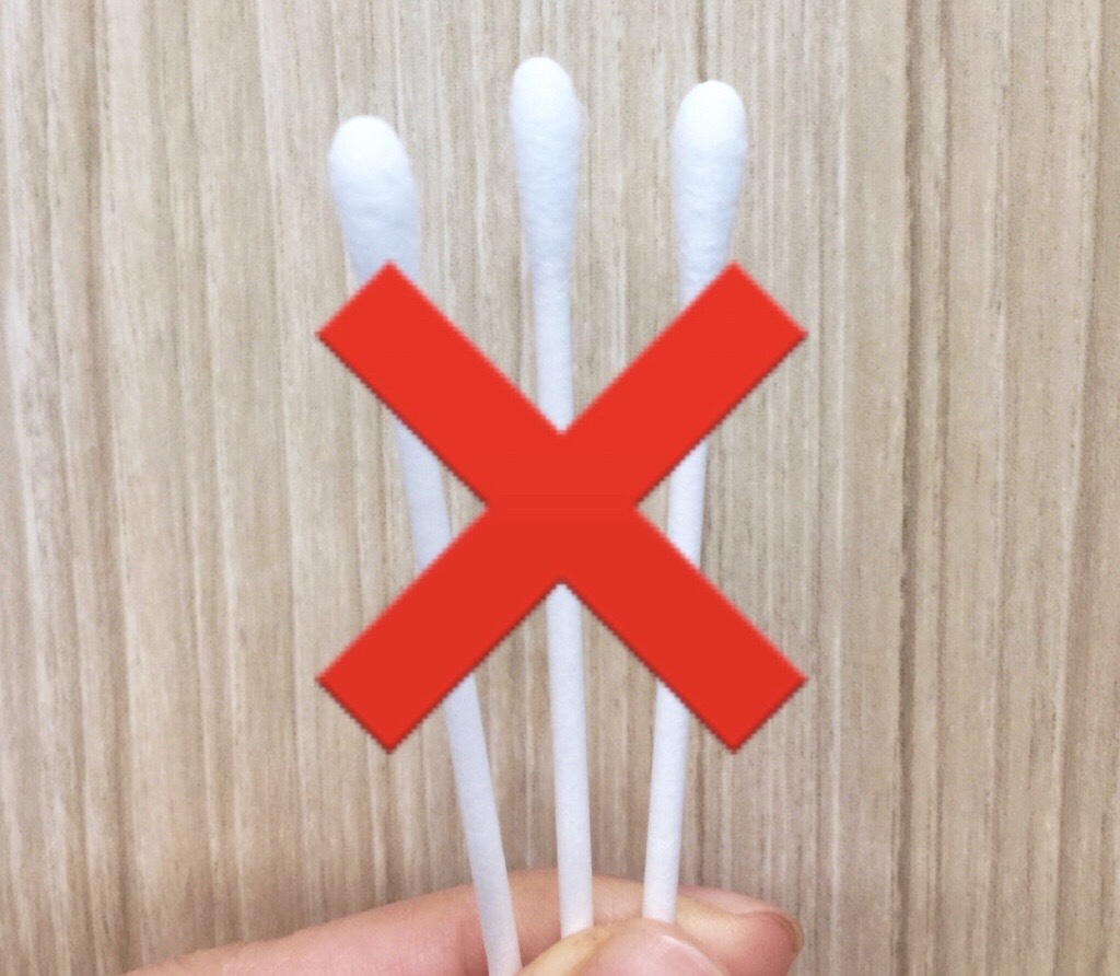 耳掃除に綿棒を使ってはいけない図