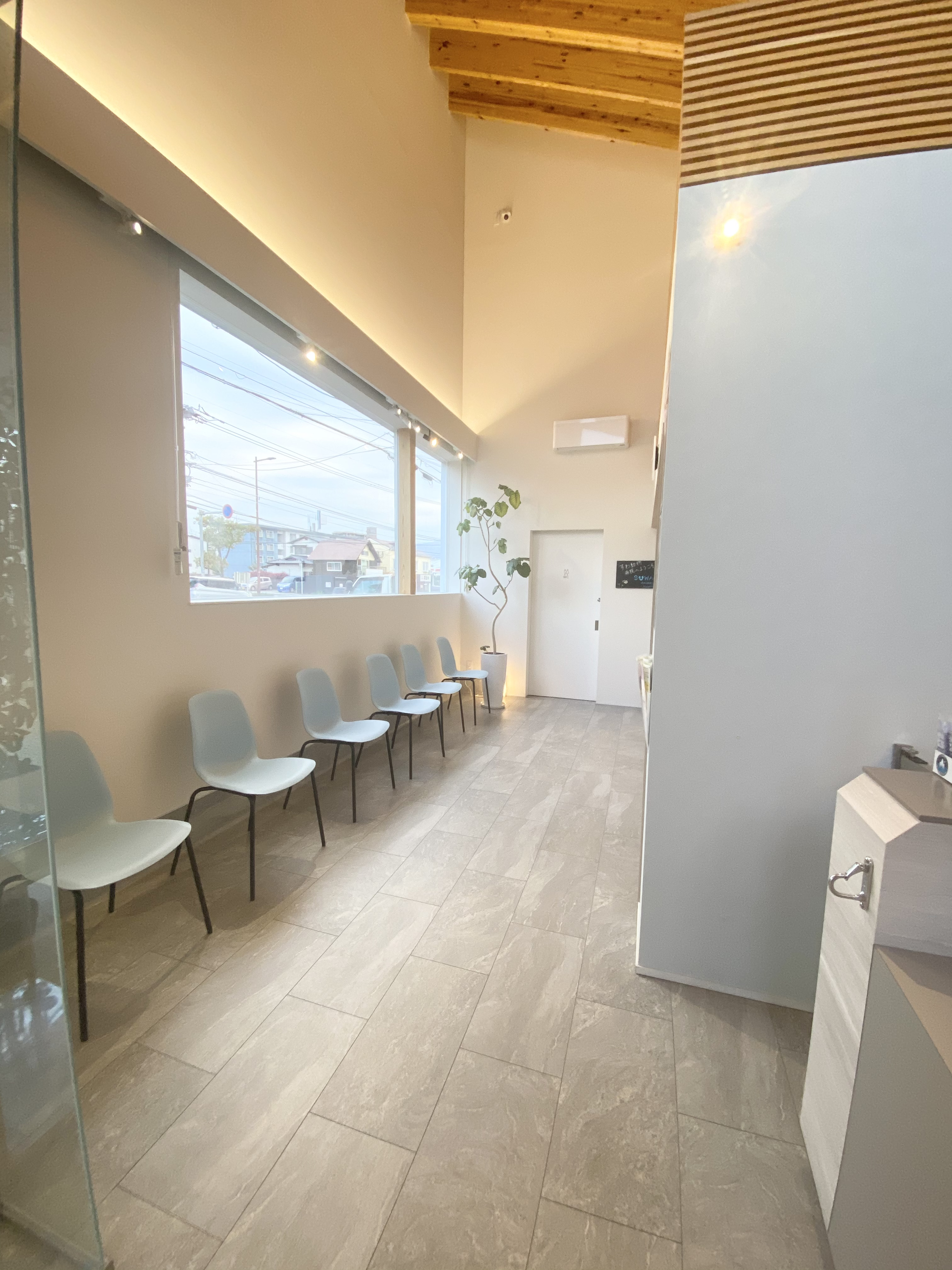 すわ動物病院の犬の待合室