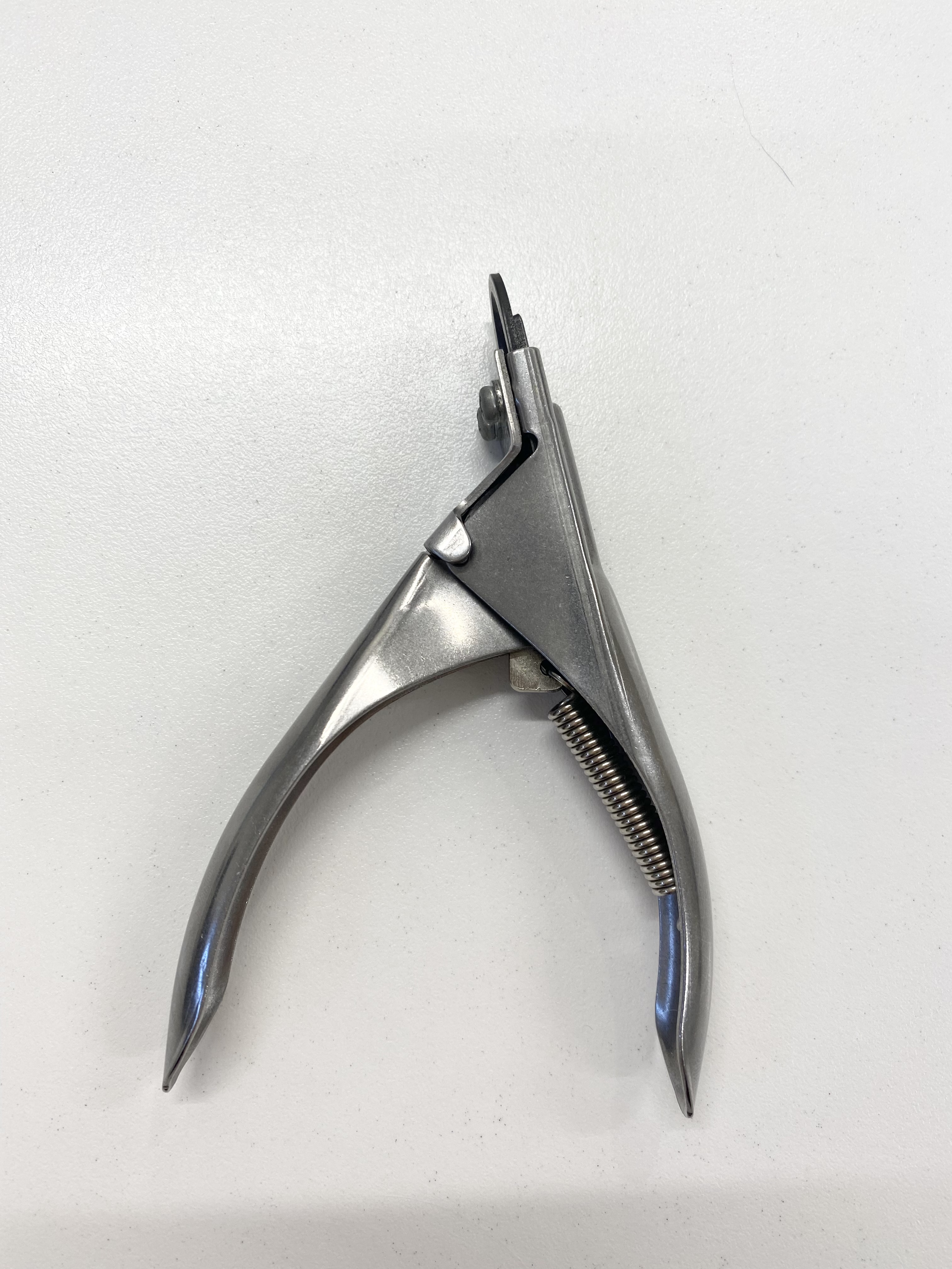 ギロチンタイプの爪切り