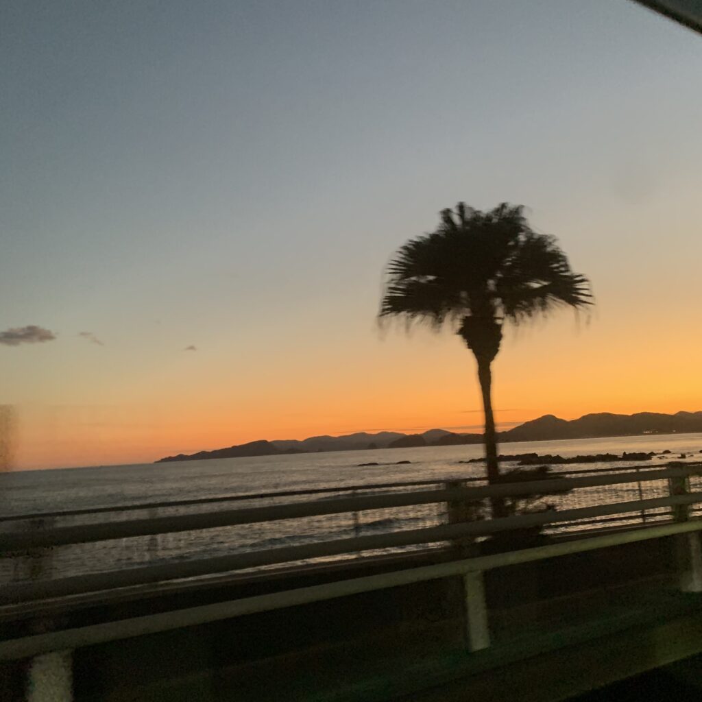 夕暮れの海