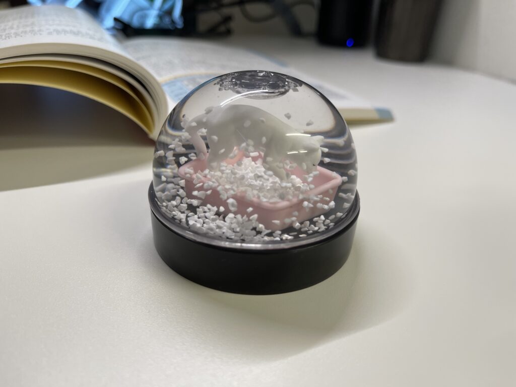 猫トイレのスノードーム