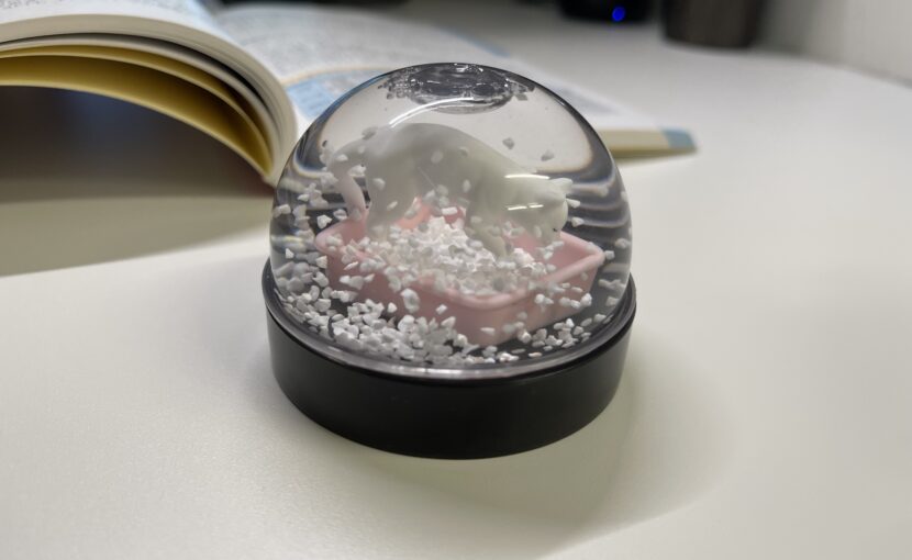 猫トイレのスノードーム