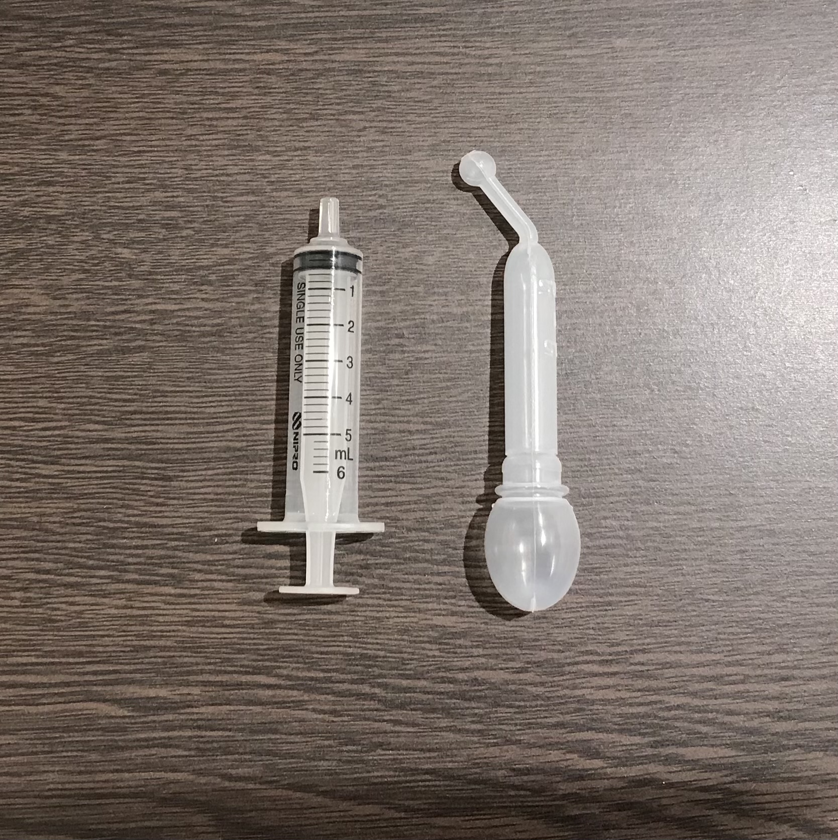 シリンジとスポイト