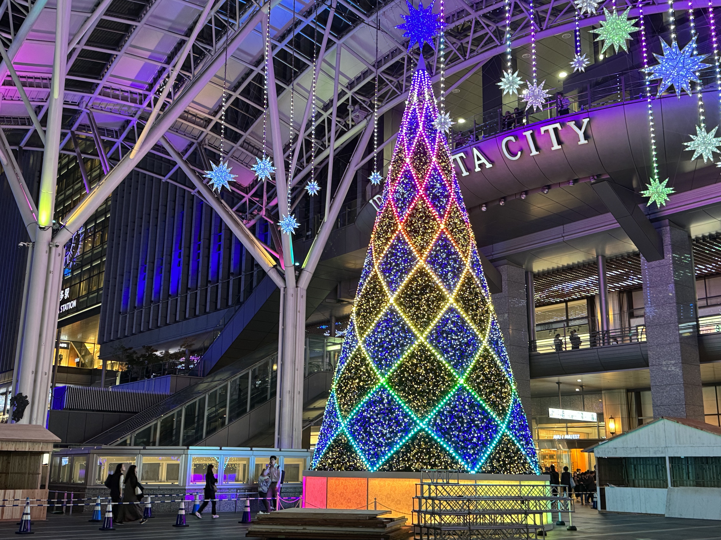 博多駅のクリスマスツリー